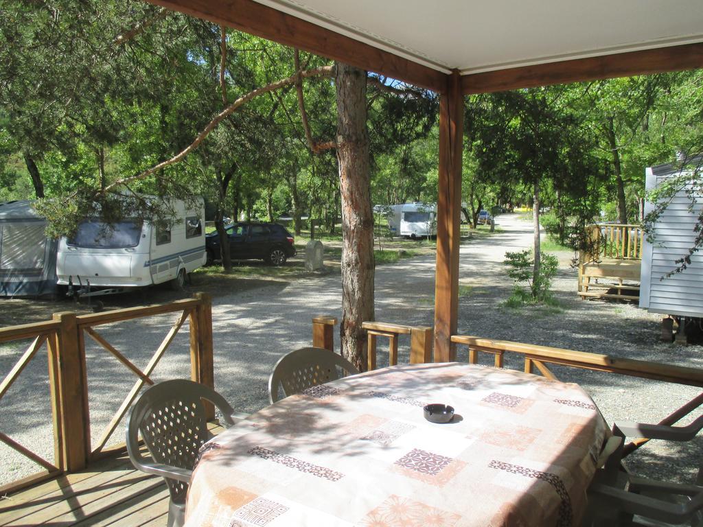 Les Acacias Hotel Vercheny Exterior foto