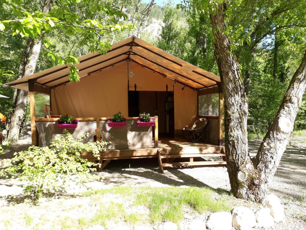 Les Acacias Hotel Vercheny Exterior foto